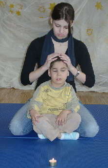 Bild "Yoga für Kinder mit Körperbehinderung:Mert_2.jpg"